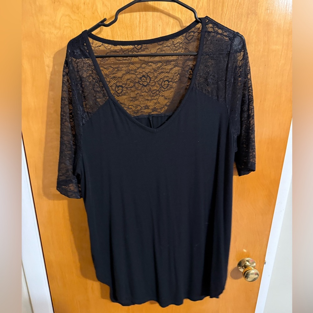 torrid black lace v-neck super soft knits tee size 2 / 2X